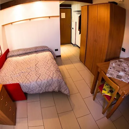 Mono Rosso Apartment